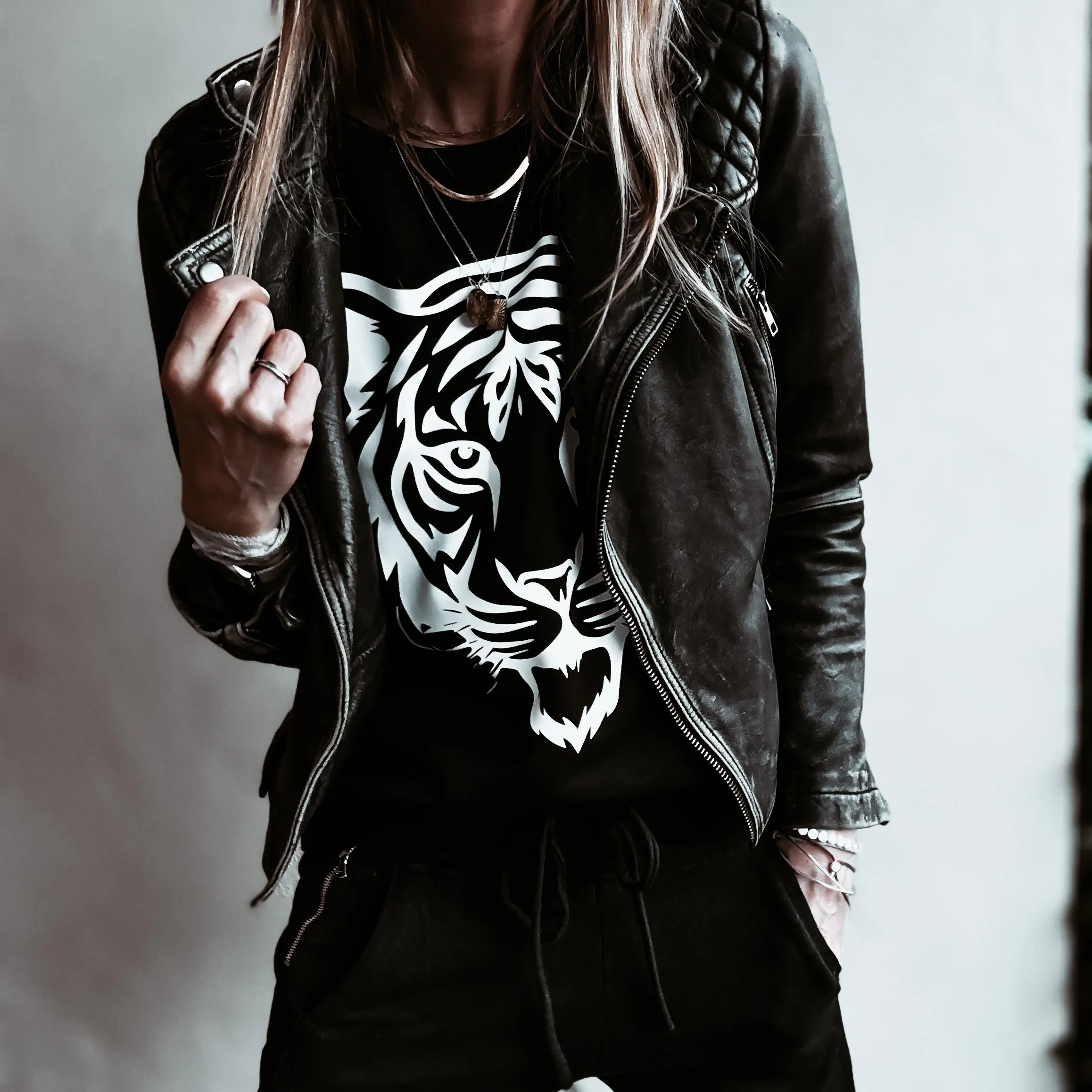 Black TIGER sweatshirt *relaxed style*
