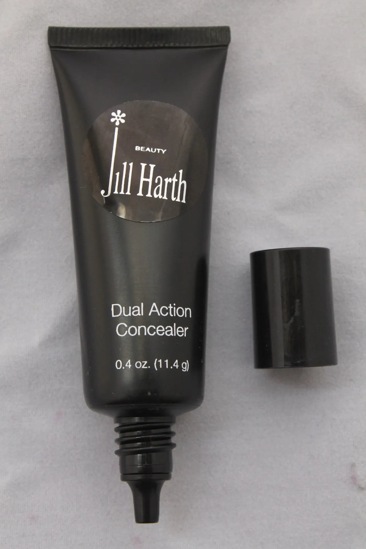 Dual Action Concealer in Light Peach