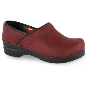 Pro. Oiled Leather Women's Clog in Burgundy