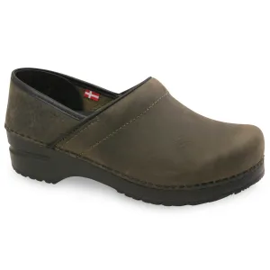 Pro. Oiled Leather Women's Clog in Olive