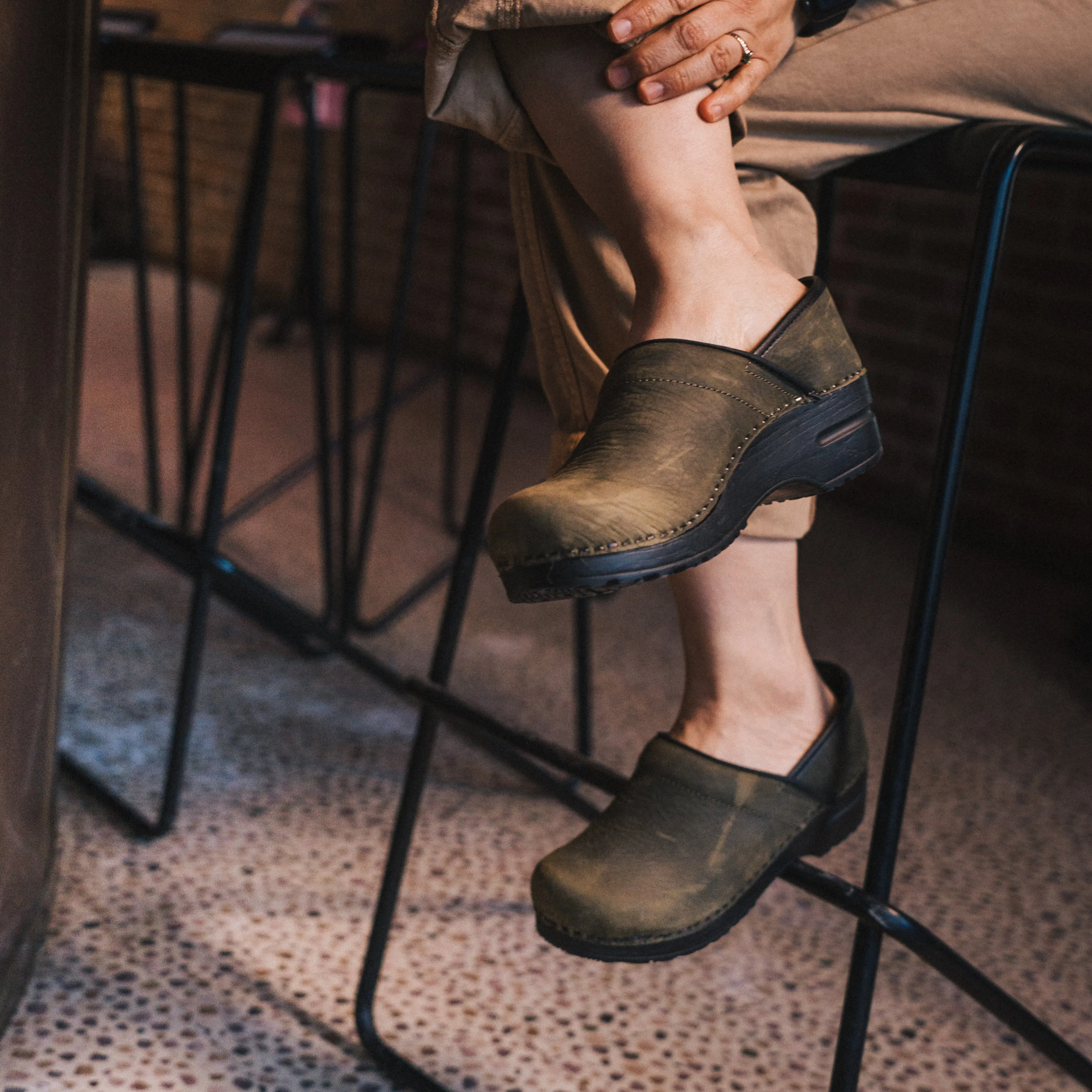 Pro. Oiled Leather Women's Clog in Olive