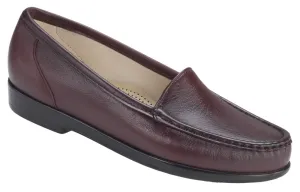 Women's Simplify Slip On Loafer in Antique Wine