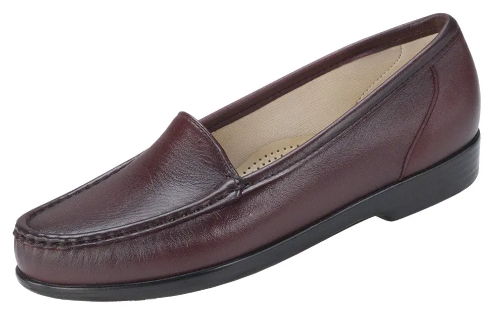 Women's Simplify Slip On Loafer in Antique Wine