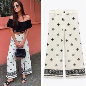 Zara White Linen Cropped Pants with Black Block Print Pattern - Size Large